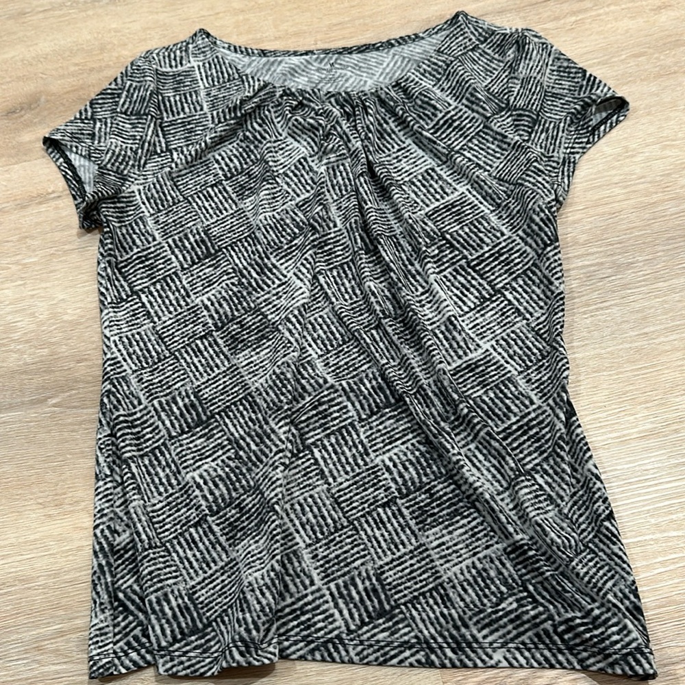 Worthington Top Business Casual short sleeve medium petite black pattern